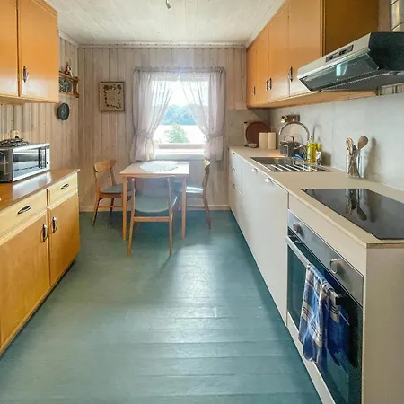 بيت للعطل 4 Bedroom Stunning In لينغدال