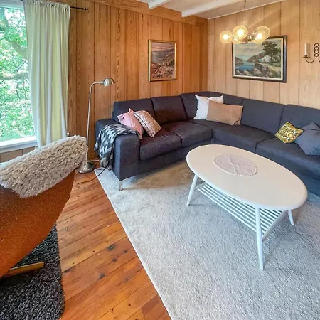 بيت للعطل 4 Bedroom Stunning In *