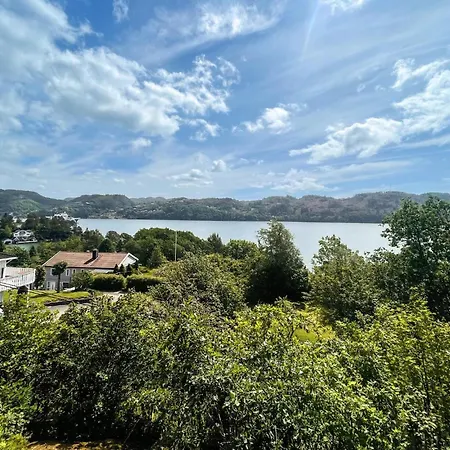4 Bedroom Stunning In Holiday home